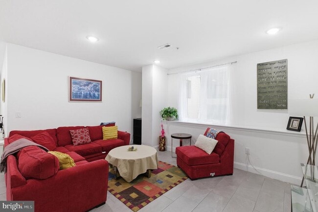 Building Photo - 925 N Broad St Unit 4D