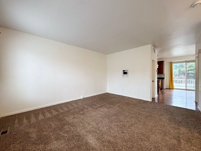 Photo - Spacious 2 Primary Beds 1 Den 3.5 Bath Townhome In Vibrant Sycamore Hill