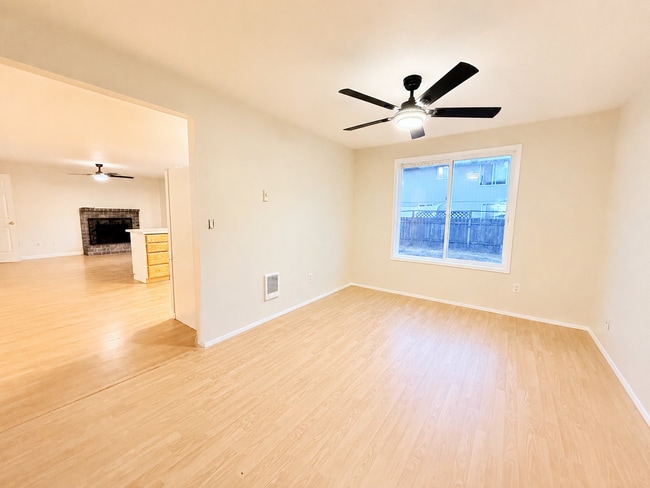 Photo - 275 Hillshire Dr