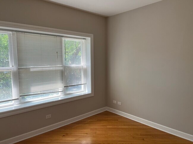 6507 N Hamilton Ave Unit 4S