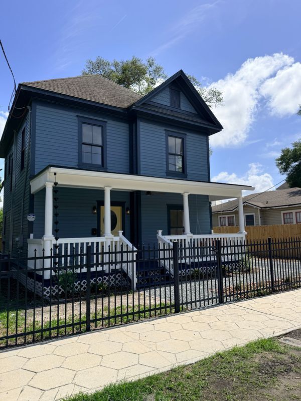 Photo - 30 W 12th St