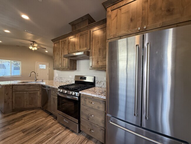 Photo - 1472 Hooker Oak Ave