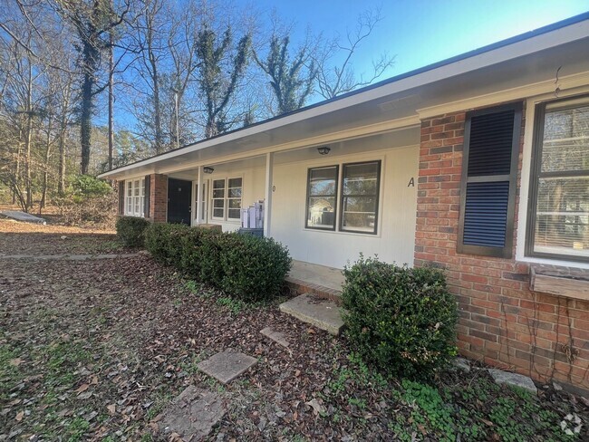 Building Photo - Newly renovated 2 bedroom 1 bath duplex! Rental