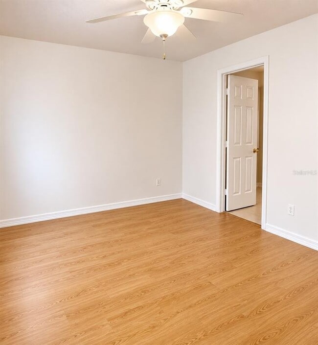 Photo - 587 Imperial Pl