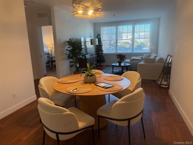 Building Photo - 425 New York Ave