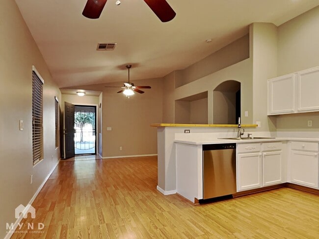 Photo - 1423 E Poncho Ln