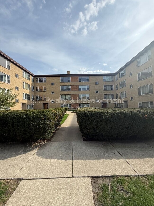 Building Photo - 2621 W Fitch Ave Unit Apt 3d