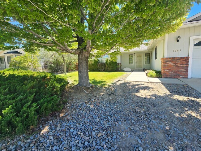 Photo - 1007 Shadow Ln