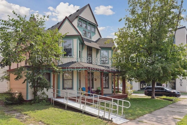 Building Photo - 2647 Girard Ave S Unit 2