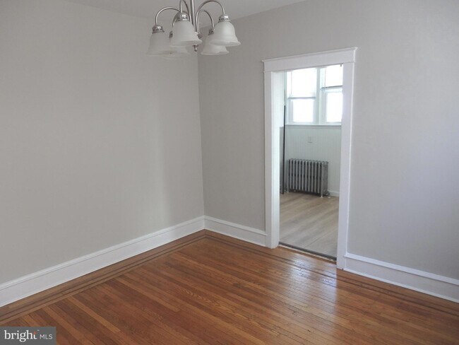 Photo - 129 S Eagle Rd