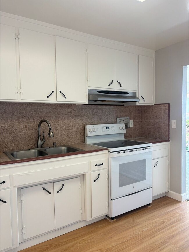 Building Photo - 54-1315 Unit 210-C