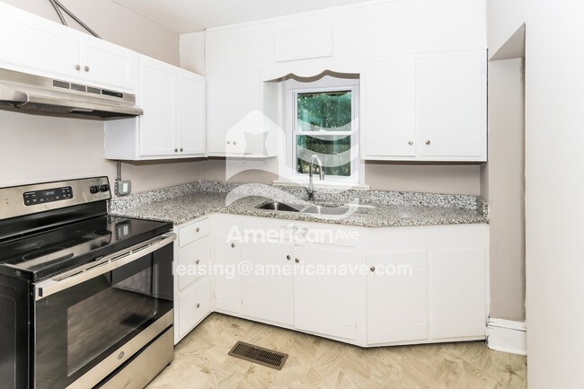 Photo - 870 Lynhaven Ave