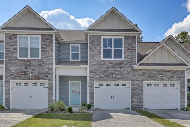 Building Photo - 424 Guppy Lp Rd