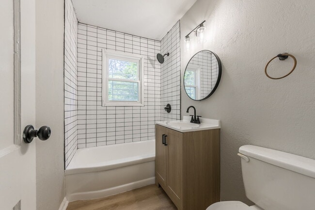 Photo - 5760 College Ave