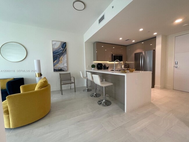 Building Photo - 2000 Metropica Wy Unit 1105