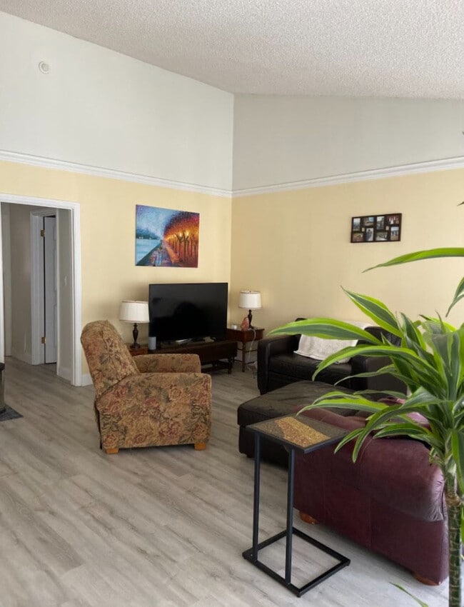 Building Photo - 902 Camino Real Unit #208