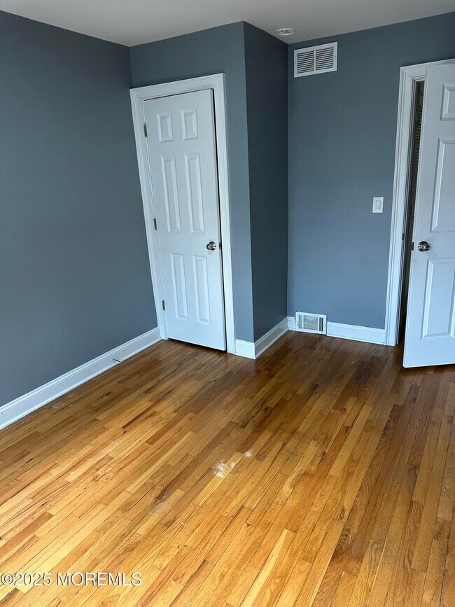 Photo - 31 Cedar Ave Unit 4