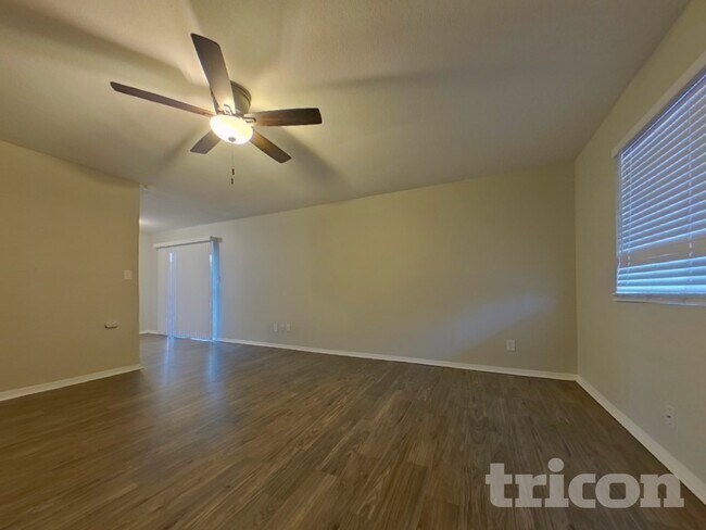 Photo - 3607 N 87th Ave