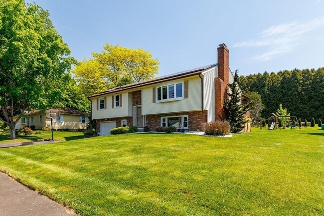 Photo - 24 Hickory St
