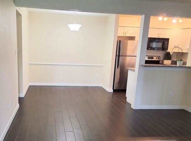 Photo - Beautiful Remodeled First Floor 2/2 Condo ... Unit 17