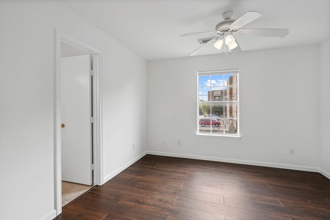 Photo - 2106 Nettleton St