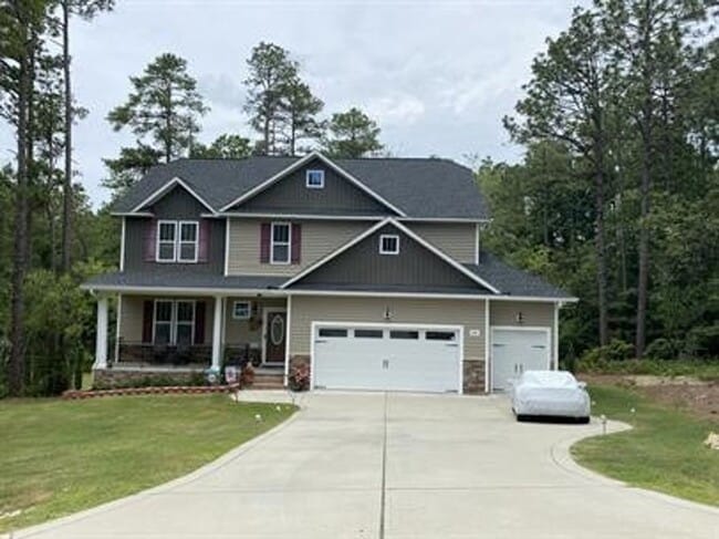 Building Photo - CAROLINA LAKES!!!