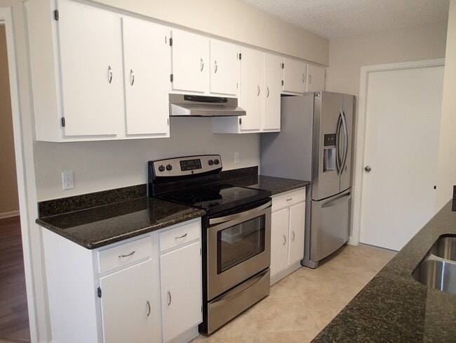 Photo - 671 Forest Loop