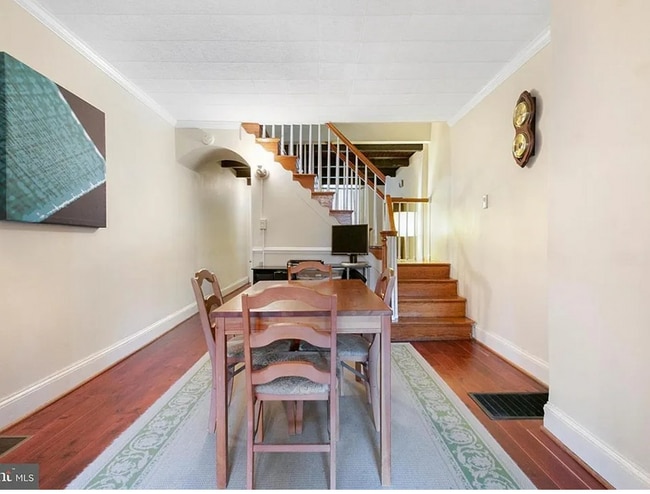 Photo - 107 N Port St