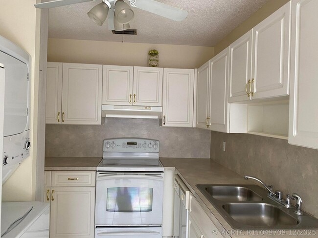 Photo - 8665 Chevy Chase Dr