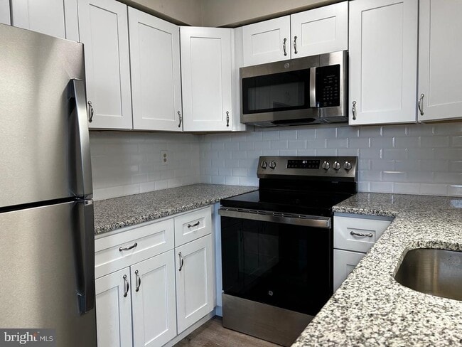 Building Photo - 478 E Main St Unit 3