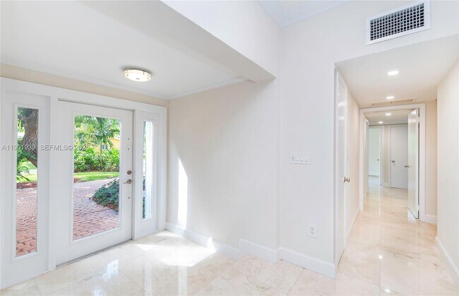 310 Harbor Ct