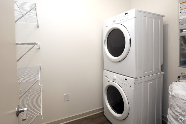 Lavandería dentro del apartamento - 747 Apartments