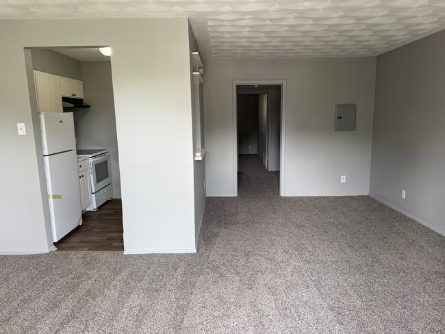 Building Photo - Pine Street Terrace Unit 63