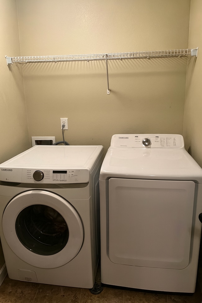 Photo - 7238 Dutch Loop