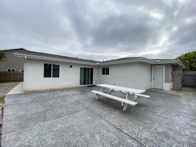 Building Photo - 5BD/2BA, Private Yard, Close to Campus!! Rental