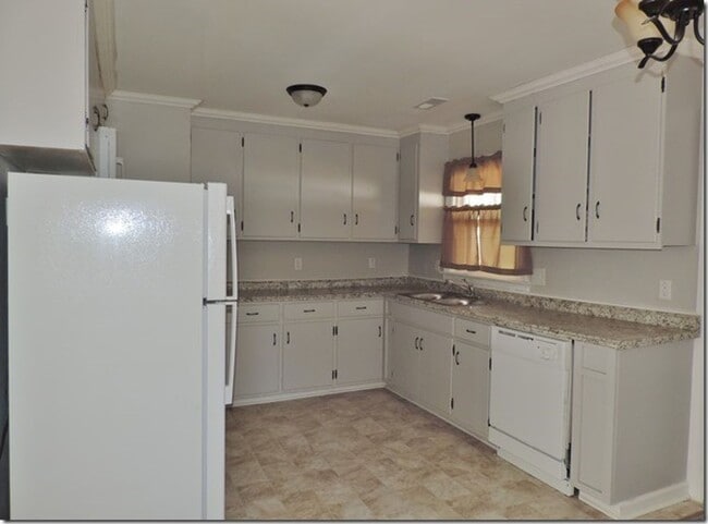 Photo - 310 Forrest Rd W