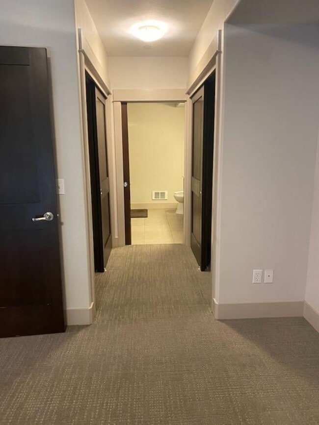 Photo - Issaquah Condo 2 Bed 2 Bath Secure Parking Peekaboo View