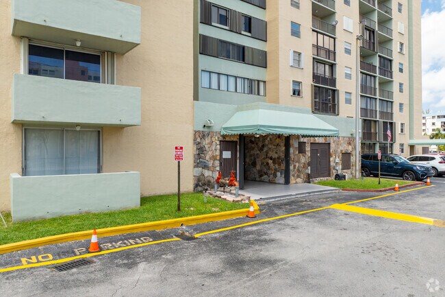 Photo - Half Moon Towers