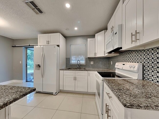 Photo - 6099 Colchester Ave