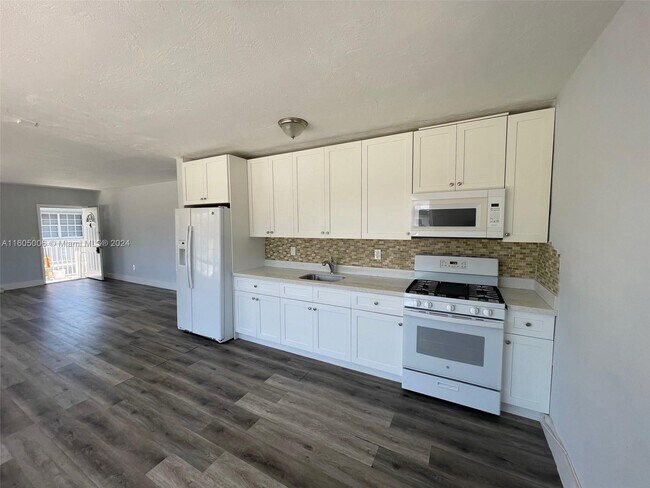 Photo - 8010 Tatum Waterway Dr