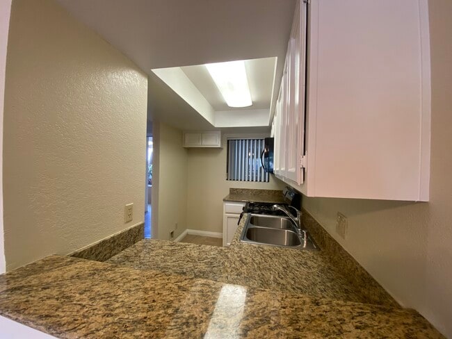 Kitchen - 1140 Winchester