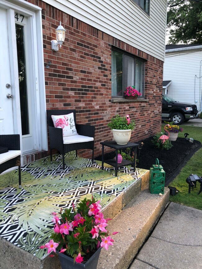 Front porch - 47 Cloverleaf Ave Apartments Unit 2