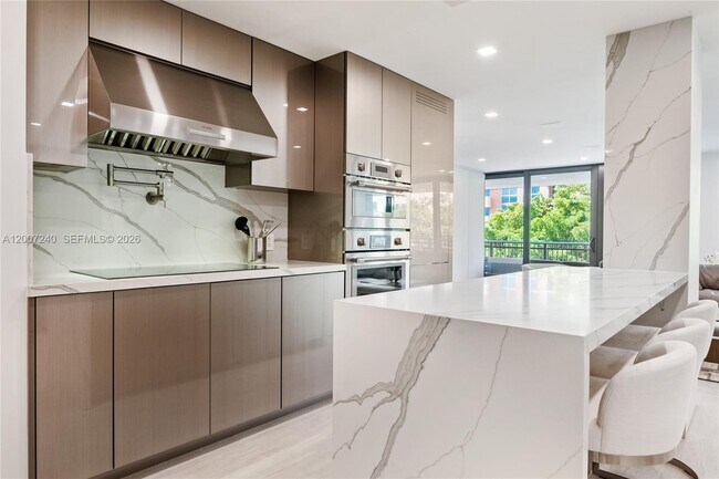 Building Photo - 2901 S Bayshore Dr Unit 5E