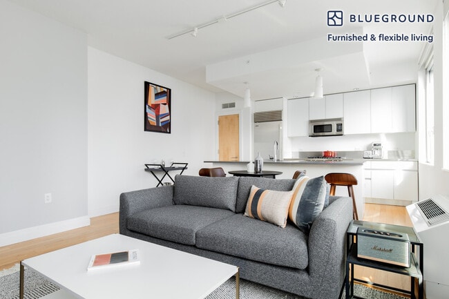 Photo - 550 W 54th St Unidad FL27-ID360