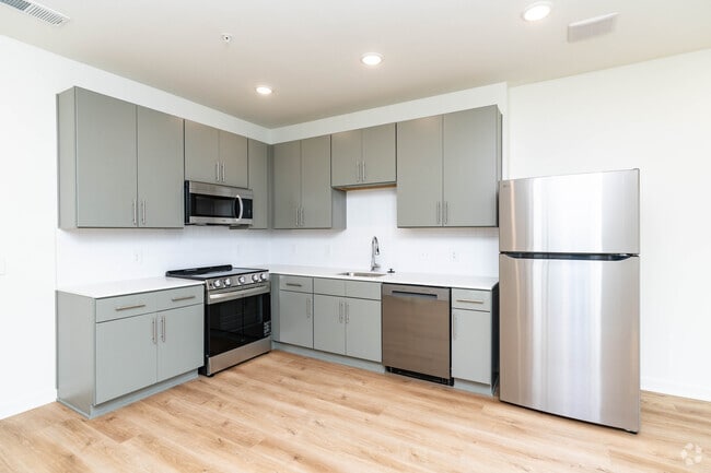 1BR, 1BA - 638SF - Kitchen - Park24