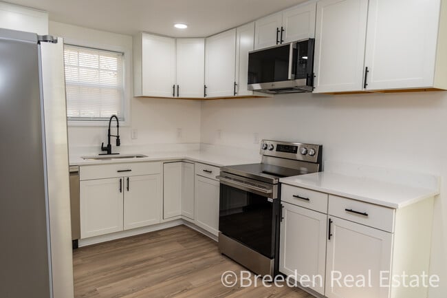 Photo - 303 Putnam St