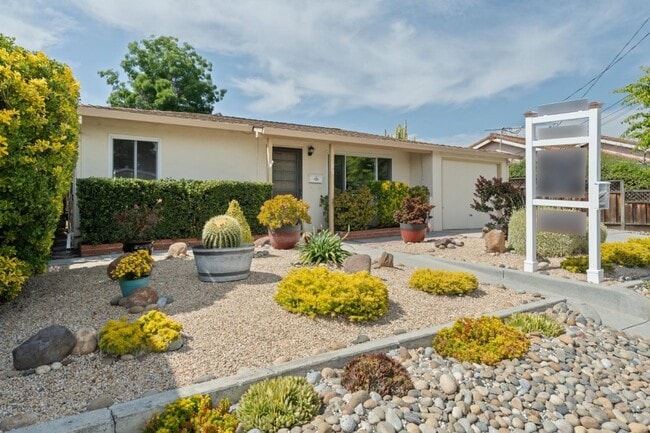 Building Photo - 1813 Beech St