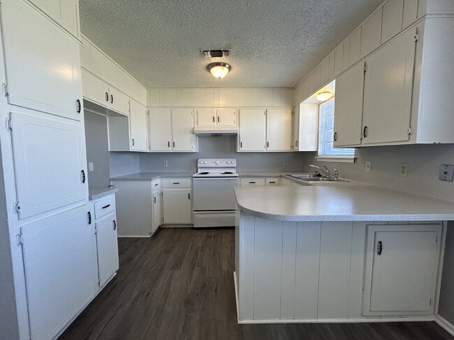 Photo - House Located Within Minutes Of Hospital D...