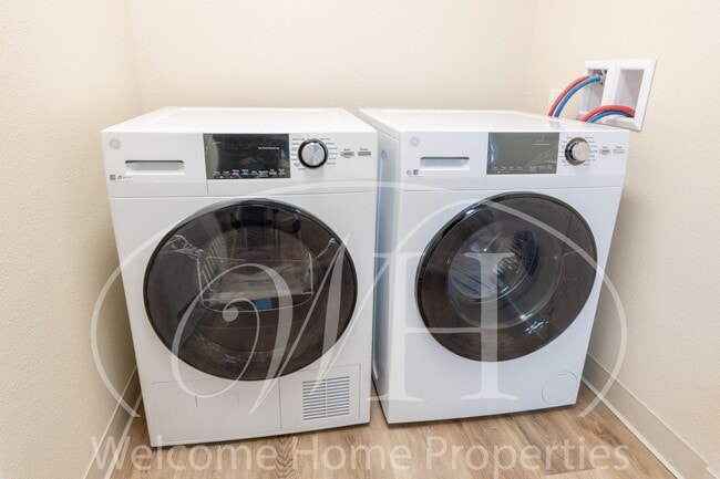 Photo - 209 SE 6th St Unit 209 SE 6th St,  B