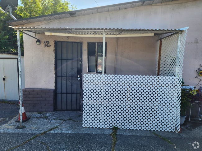Building Photo - 818 E Rte 66 Unit 12 Rental